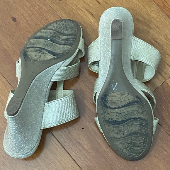 IMPO glittery champagne wedge sandals size 5.5 - Picture 5 of 5